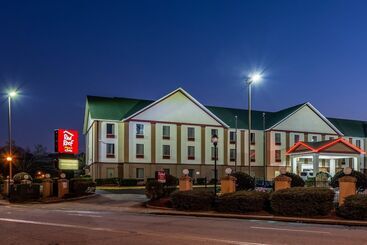 هتل Red Roof Plus+ & Suites Atlanta Airport South