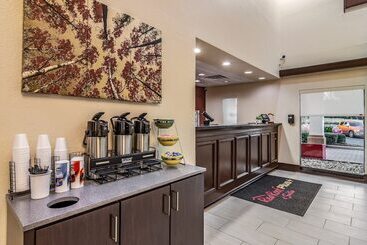 هتل Red Roof Plus+ & Suites Atlanta Airport South