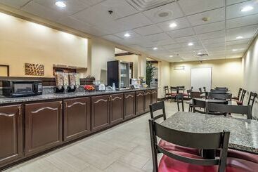 هتل Red Roof Plus+ & Suites Atlanta Airport South