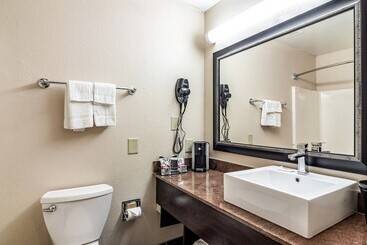 هتل Red Roof Plus+ & Suites Atlanta Airport South