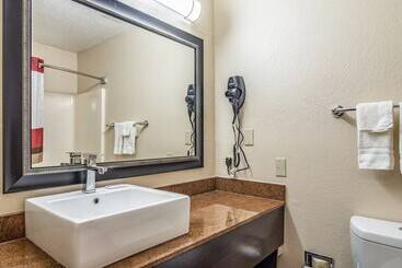 هتل Red Roof Plus+ & Suites Atlanta Airport South