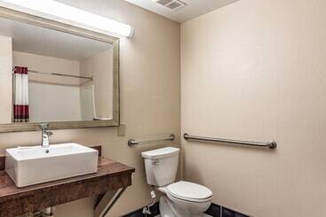 هتل Red Roof Plus+ & Suites Atlanta Airport South
