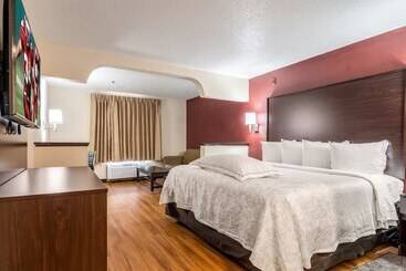 هتل Red Roof Plus+ & Suites Atlanta Airport South