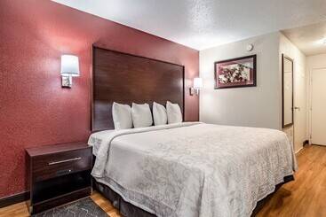 هتل Red Roof Plus+ & Suites Atlanta Airport South