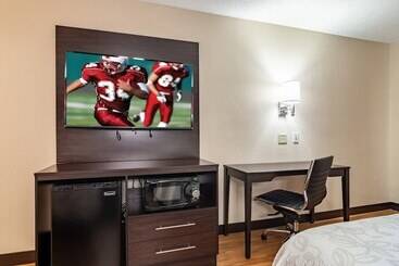 هتل Red Roof Plus+ & Suites Atlanta Airport South