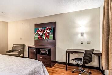 هتل Red Roof Plus+ & Suites Atlanta Airport South
