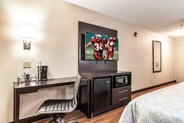 هتل Red Roof Plus+ & Suites Atlanta Airport South