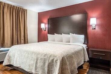 هتل Red Roof Plus+ & Suites Atlanta Airport South