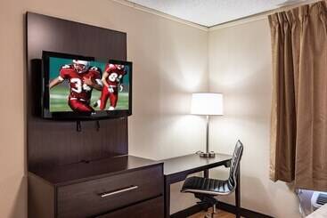 هتل Red Roof Plus+ & Suites Atlanta Airport South