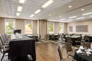 Royal Hotel Calgary, Trademark Collection By Wyndham