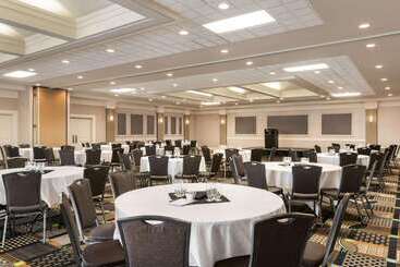 Royal Hotel Calgary, Trademark Collection By Wyndham