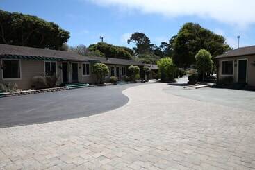 هتل Sea Breeze Inn  Pacific Grove