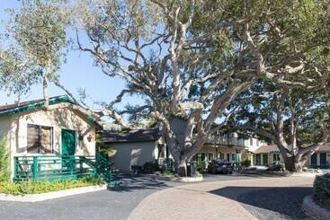 هتل Sea Breeze Inn  Pacific Grove