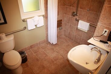 هتل Sea Breeze Inn  Pacific Grove