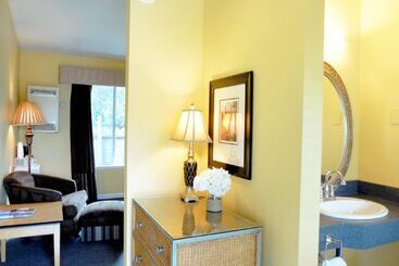 هتل Sea Breeze Inn  Pacific Grove