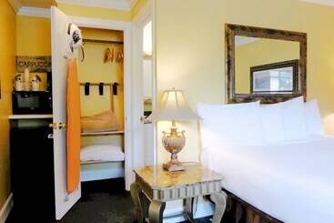 هتل Sea Breeze Inn  Pacific Grove
