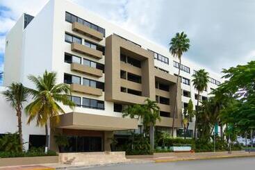 هتل Smart Cancun The Urban Oasis
