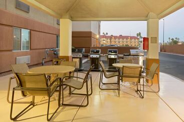 هتل Sonesta Simply Suites Las Vegas Convention Center