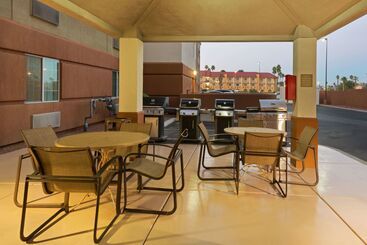 هتل Sonesta Simply Suites Las Vegas Convention Center