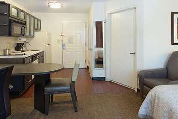 ホテル Sonesta Simply Suites Oklahoma City Airport