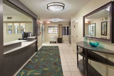 ホテル Sonesta Simply Suites Oklahoma City Airport