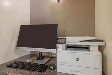 ホテル Sonesta Simply Suites Oklahoma City Airport