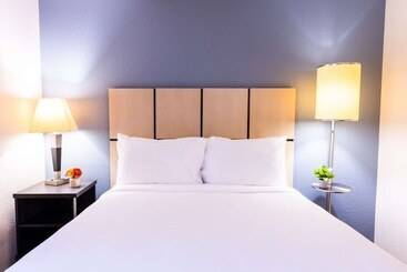 ホテル Sonesta Simply Suites Oklahoma City Airport