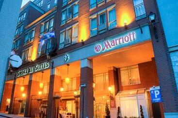 בית מלון כפרי Springhill Suites By Marriott Old Montreal