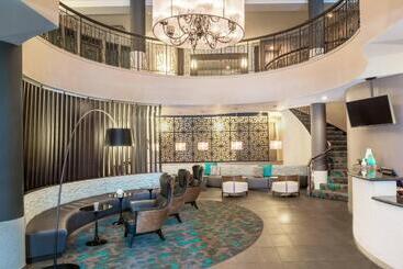 בית מלון כפרי Springhill Suites By Marriott Old Montreal