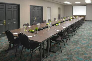 בית מלון כפרי Springhill Suites By Marriott Old Montreal
