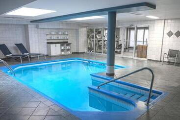 בית מלון כפרי Springhill Suites By Marriott Old Montreal