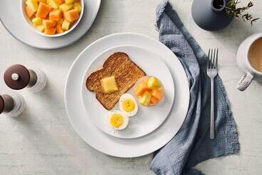 בית מלון כפרי Springhill Suites By Marriott Old Montreal