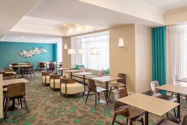 בית מלון כפרי Springhill Suites By Marriott Old Montreal