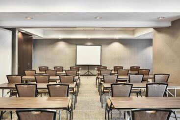 هتل Springhill Suites Phoenix Tempe Airport