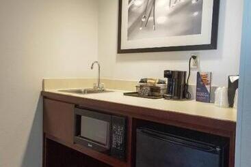 هتل Springhill Suites By Marriott Savannah Midtown