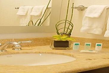 هتل Springhill Suites By Marriott Tampa Westshore