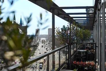 فندق The Square