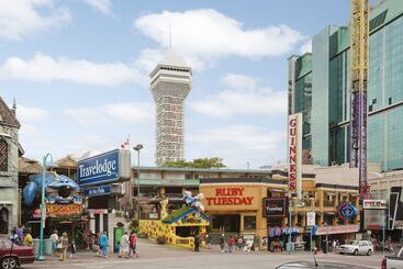 هتل Travelodge By Wyndham Niagara Falls At The Falls