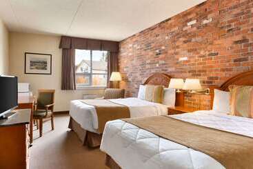 هتل Travelodge By Wyndham North Bay Lakeshore