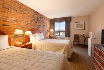 هتل Travelodge By Wyndham North Bay Lakeshore