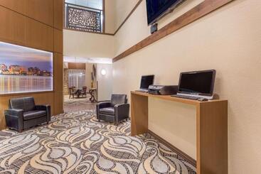 هتل Wyndham Garden Madison Fitchburg