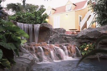 هتل Kura Hulanda Village & Spa