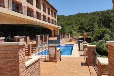 La Figuerola Hotel & Restaurant