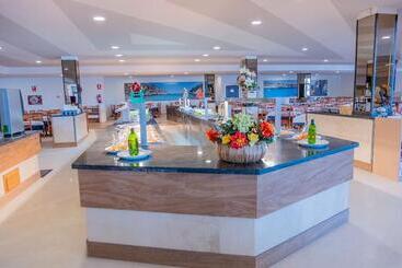 استراحتگاه Club Cala Romani