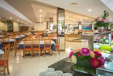 استراحتگاه Club Cala Romani