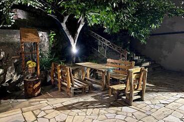 민박 Elegaya Guest House