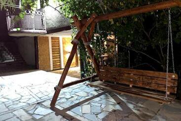 민박 Elegaya Guest House