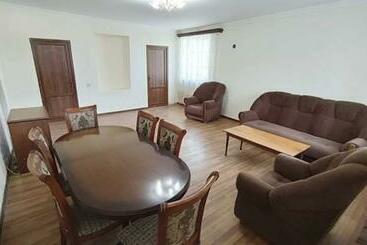 민박 Elegaya Guest House