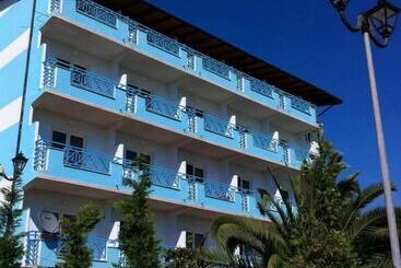 هتل Ambassador Resort