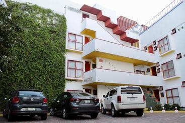 هتل Inmotega   Suites Tg